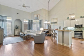 4 Br - 3 Ba Townhouse Walkable to Pool